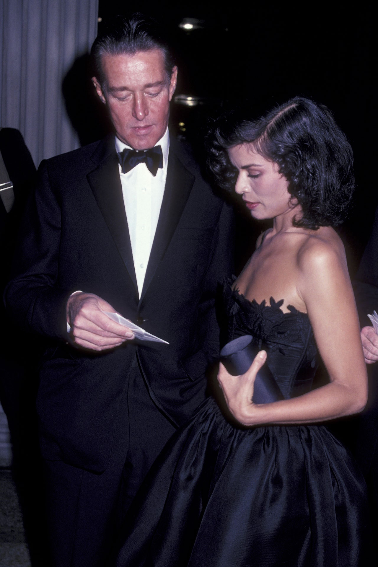 halston_bianca_jagger_81.jpg