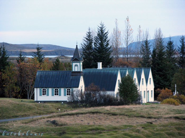 Izland legrégebbi templomának mása és a miniszterelnök nyári rezidenciájául szolgáló házacskák
