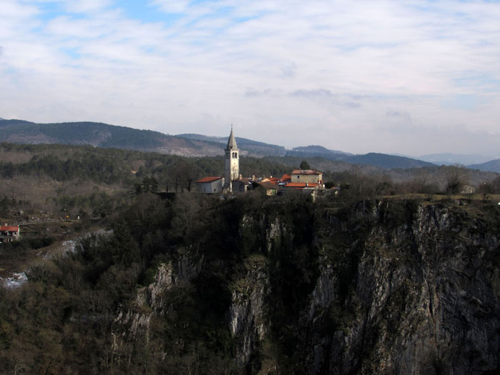 A névadó Škocjan falu 