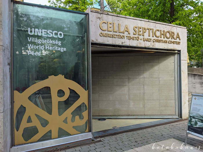 A Cella Septichora Látogatóközpont bejárata