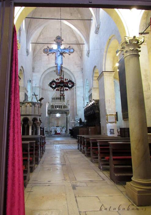 A Szent Lőrinc-katedrális belül