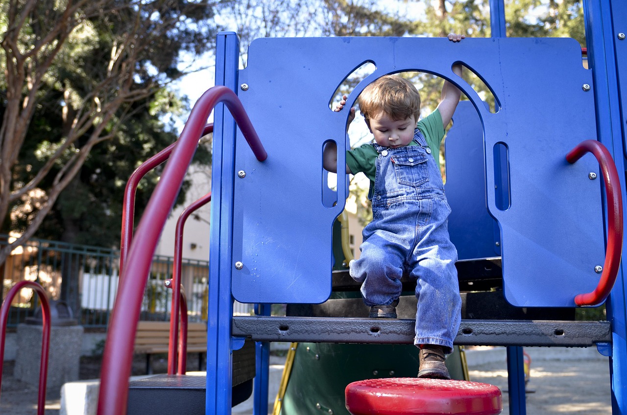 playground-2457320_1280.jpg