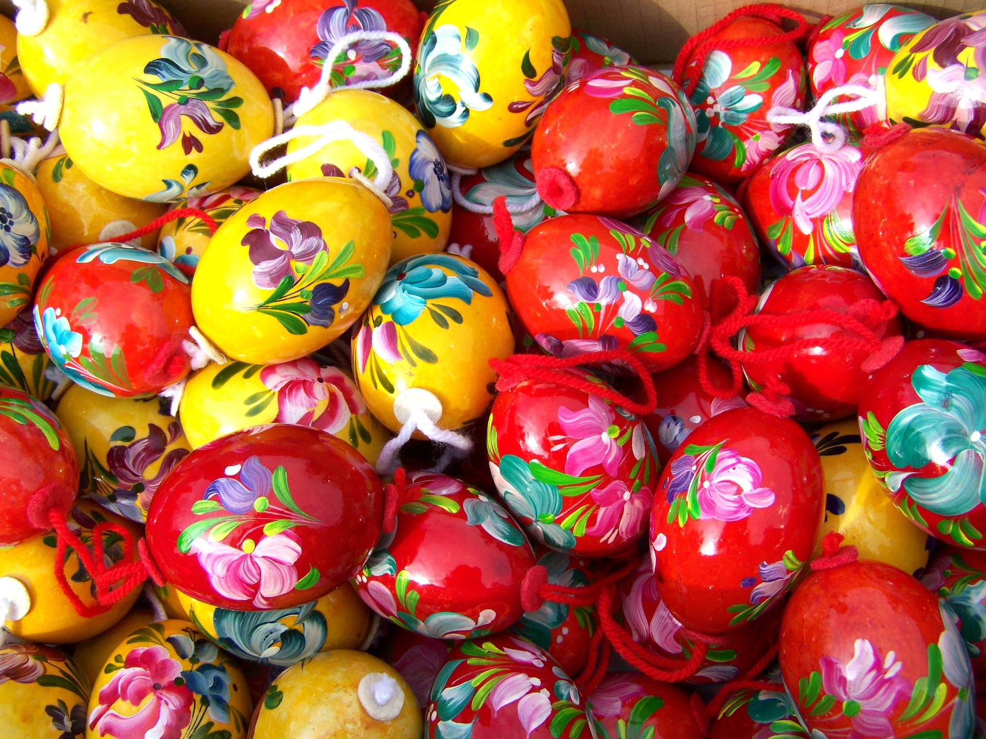 hand-painted-easter-eggs-700097_1920.jpg