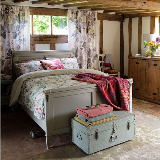 10-Cottage-bedroom--country--Country-Homes--Interiors.jpg