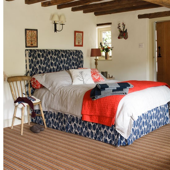 2-Blue-and-red-bedroom--country--Country-Homes--Interiors.jpg
