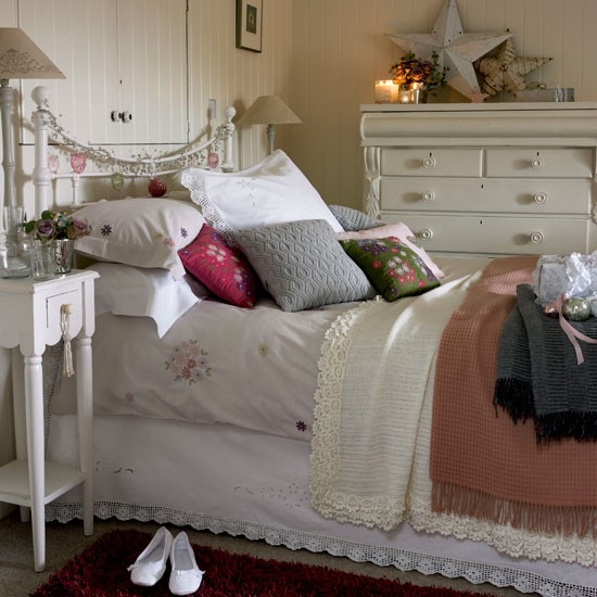 7-Crochet-bedroom--country--Country-Homes--Interiors.jpg