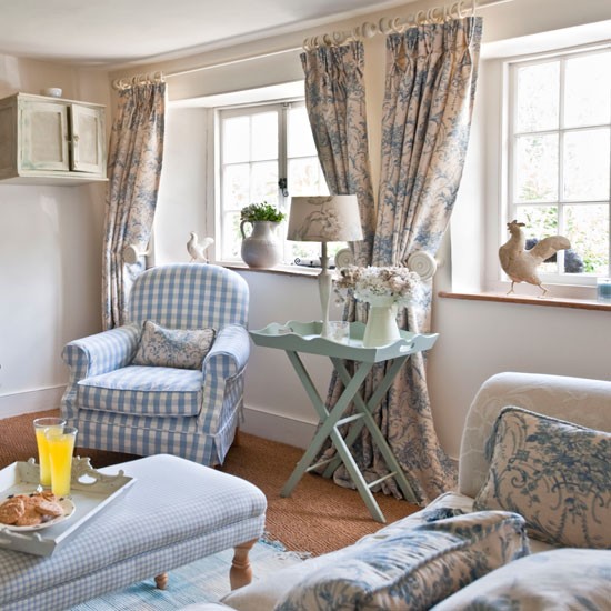 Pale-blue-and-white-living-room--Country-Homes-and-Interiors--Housetohome.co.uk.jpg