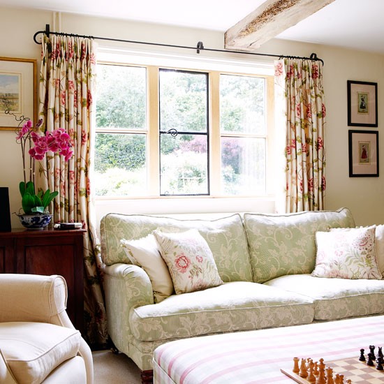 Raspberry-and-green-living-room--Country-Homes-and-Interiors--Housetohome.co.uk.jpg