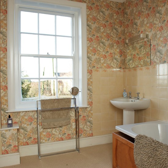 floral-wallpaper--before-bathroom--Ideal-Home.jpg