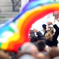 Ferenc pápa: Törvényi elismerést kellene adni a homoszexuális együttéléseknek (FRISSÍTVE)