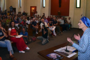 Vállalhatatlan politikus mondott kortesbeszédet egy olasz katolikus templomban