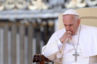 Egy párizsi konferencián a pápa leváltásának kérdését vizsgálják