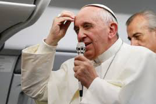Kapaszkodjatok! Ferenc pápa ismét repülőre száll…