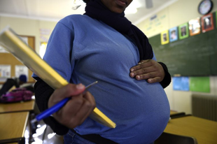 Csökken a tinédzserkorú terhességek száma a fogamzásgátlás támogatásának megvonásával