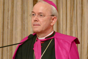Athanasius Schneider püspök a papi cölibátusról