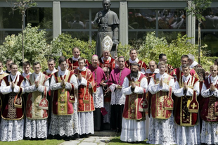 Ferenc pápa jóváhagyta az SSPX házasságok elismerését