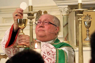 Amerikai püspök "nyelvre és térdelve" áldozásra kéri az egyházmegye híveit