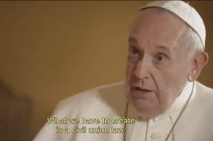 Egy 2019-es interjúja törölt részletében állt ki Ferenc pápa a homoszexuális élettársi kapcsolat törvényesítése mellett