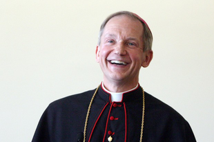 Interjú az aktív homoszexuálisok és LMBT-mozgalmárok áldoztatását megtiltó amerikai püspökkel