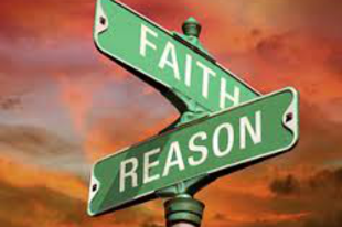 A hit felül múlja az értelmet: butaság vagy bölcsesség?