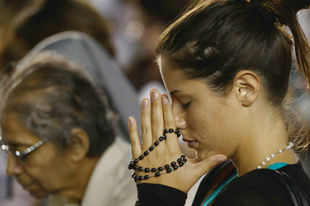 Több, mint 30 000 katolikus nő kéri Ferenc pápát, hogy válaszoljon Viganò érsek állításaira