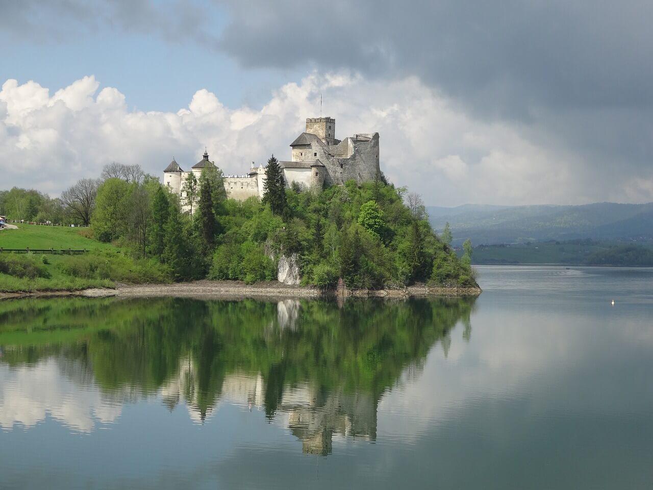 castle-niedzica-905943_1280.jpg