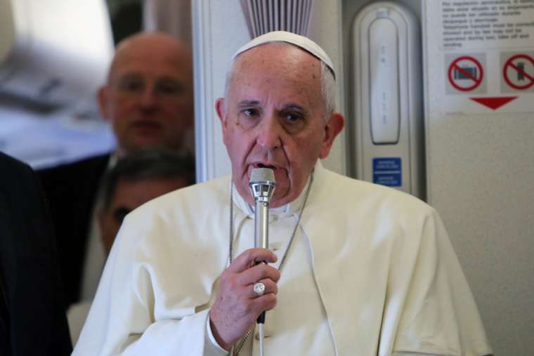 pope_francis_in_flight_press_conference_3_jan_18_2015_vatican_catholic_news_credit_alan_holdren_cna_cna.jpg