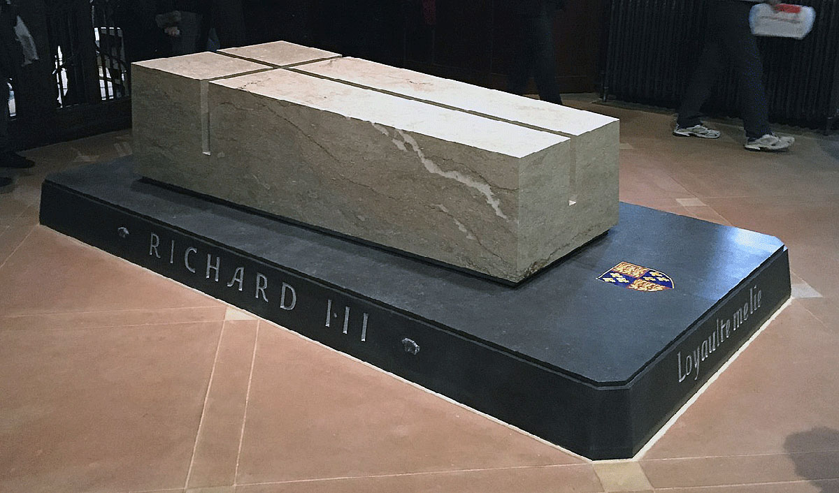 richard-iiis-tomb-in-leicester-cathedral.jpg