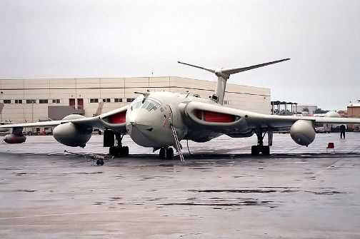 800px-Handley_Page_Victor_in_Jubail_naval_airport.jpg