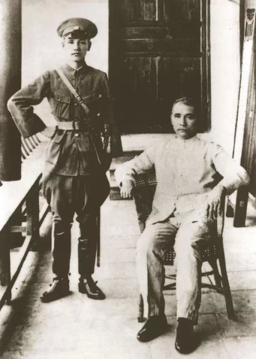 sun_yat-sen_and_chiang_kai-shek_2.jpg