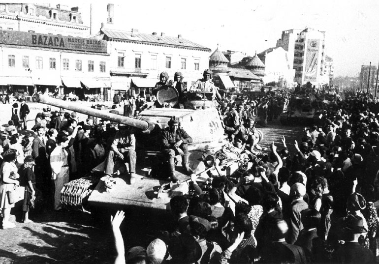 red_army_greeted_in_bucharest.jpg