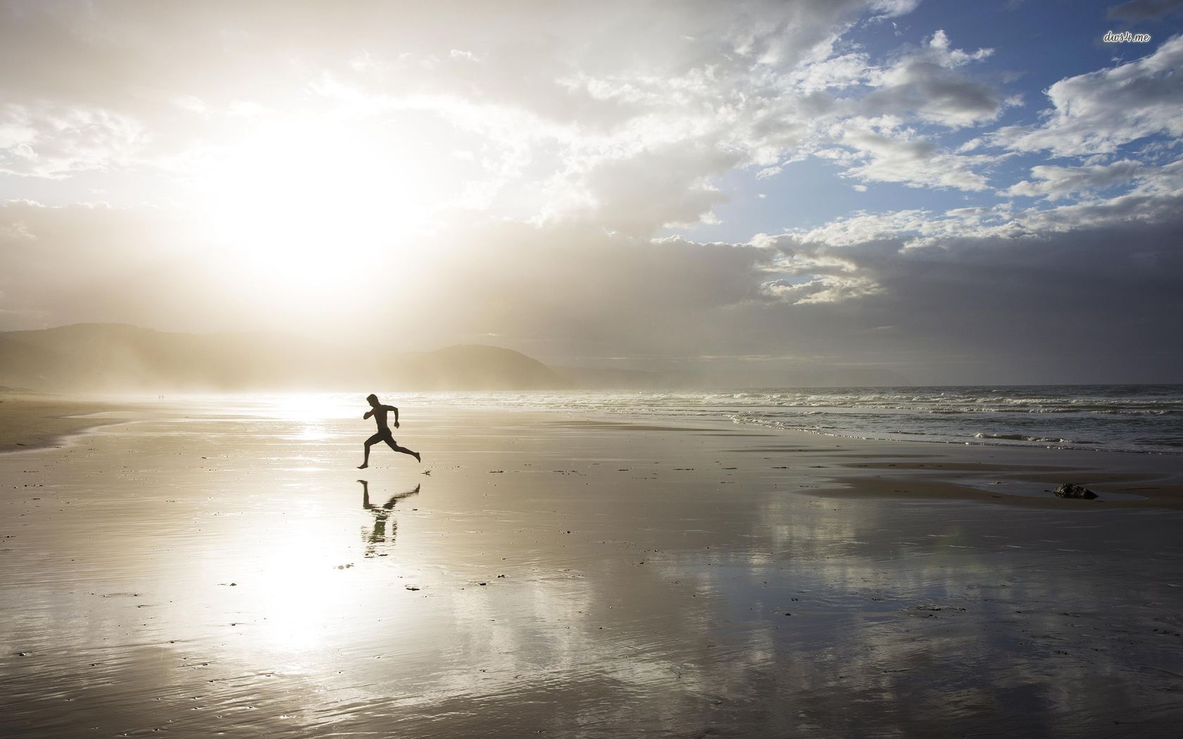 22613-running-at-dawn-1680x1050-beach-wallpaper.jpg