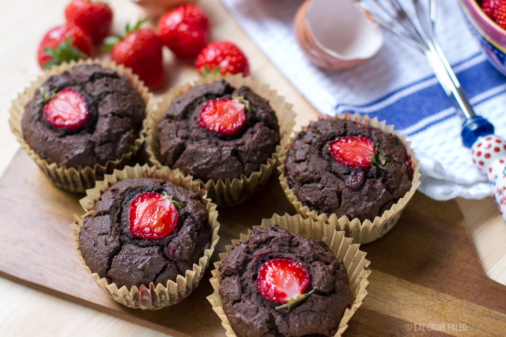 paleo_chocolate_muffins_with_strawberries_2.jpg