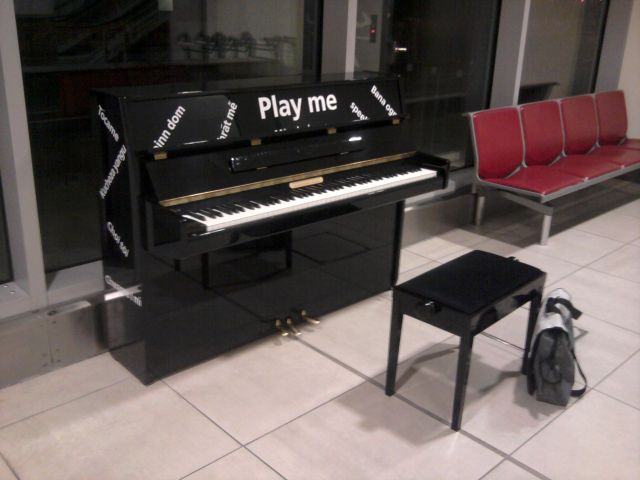Pianínó a 3-as terminálon