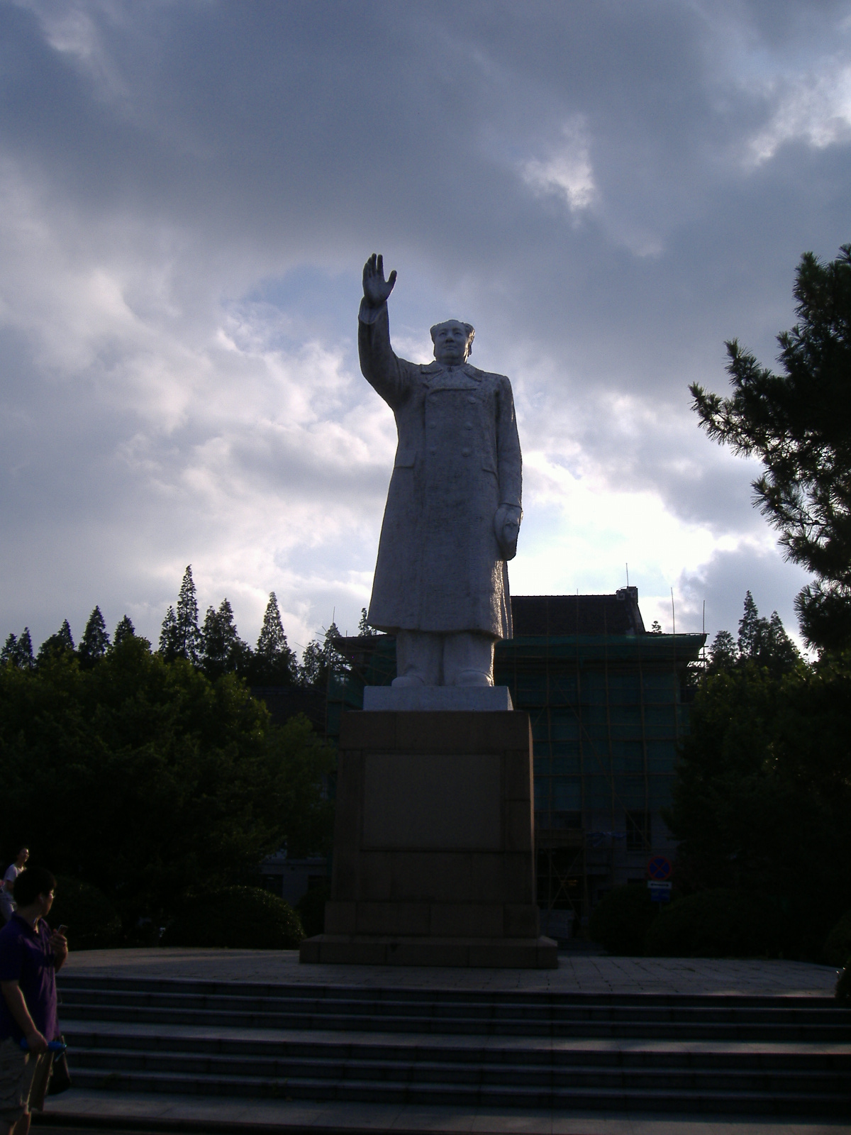 Mao monumentális szobra a campusban