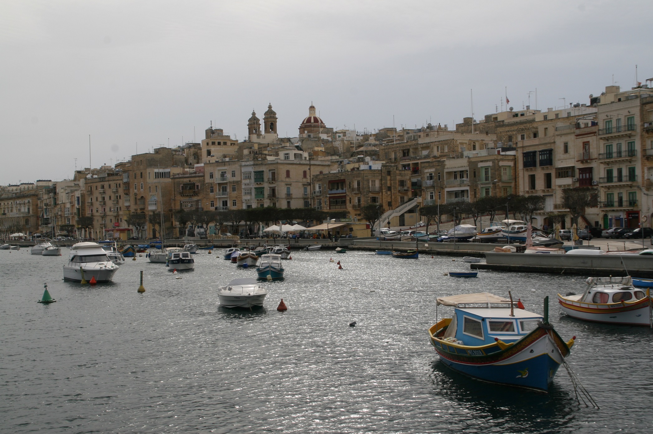Valletta túloldala