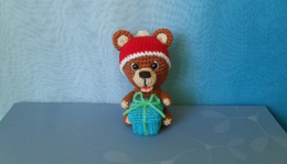 Horgolt Amigurumi Mackó - Medve Ajándékdobozzal leírása