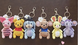 Horgolt Amigurumi Disney Micimackó és barátai karakterek (7 minta leírása, kulcstartó)