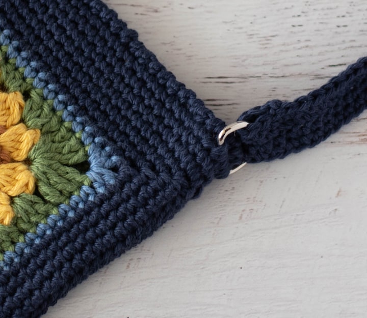 sassy-sunflower-crochet-crossbody-dring-close-up.jpg