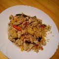 Wokos csirke zöldséggel és barna rizzsel