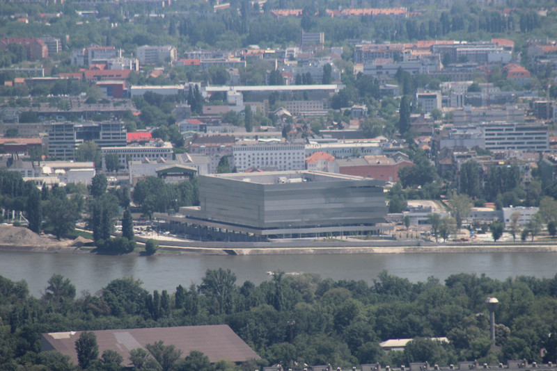 A Duna Úszóaréna jókora kockája. (kép: kektura.blog.hu)