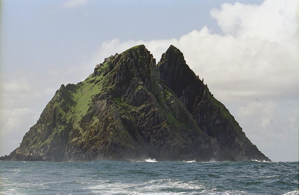 1024px-skellig_michael03_js.jpg