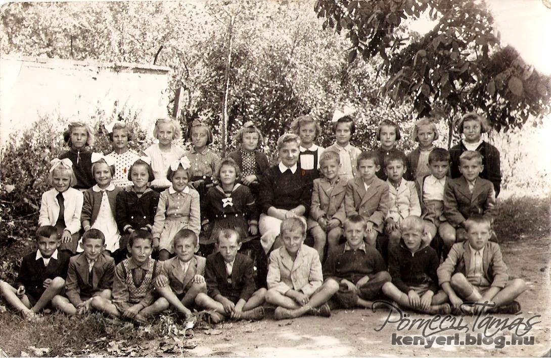 Kenyeri iskolások 1958-ban<br />Köszönet a fotóért Németh Józsefnek, Sopronba.