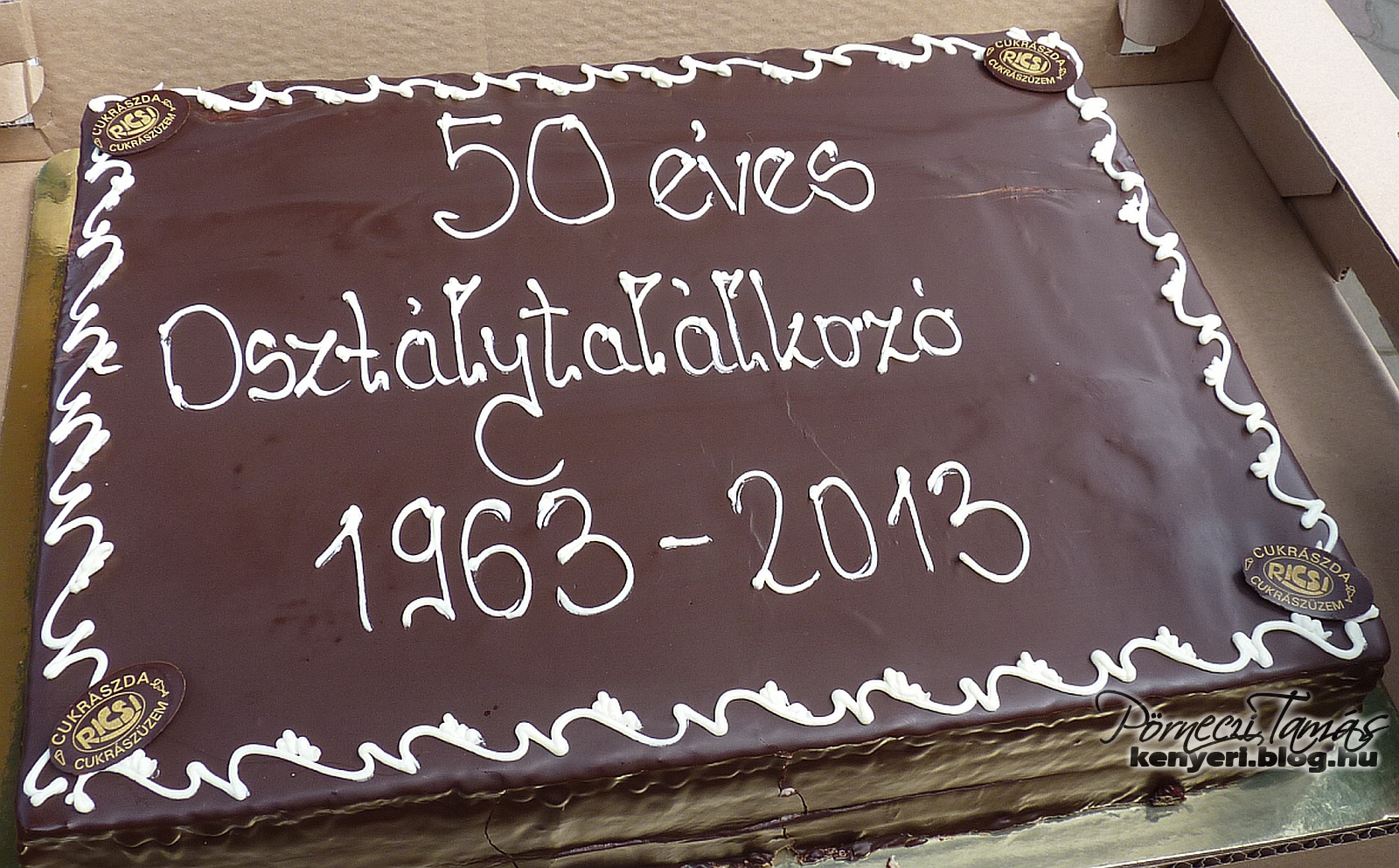 Az 50 éves találkozóra készült egyedi torta 2013-ban (saját fotóm)