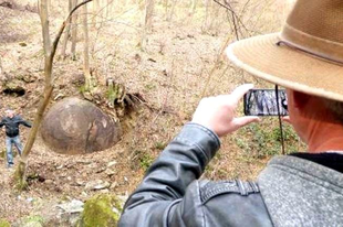 Gigantikus kőgolyót fedeztek fel Boszniában