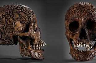 300 éves ismeretlen díszítésű koponya