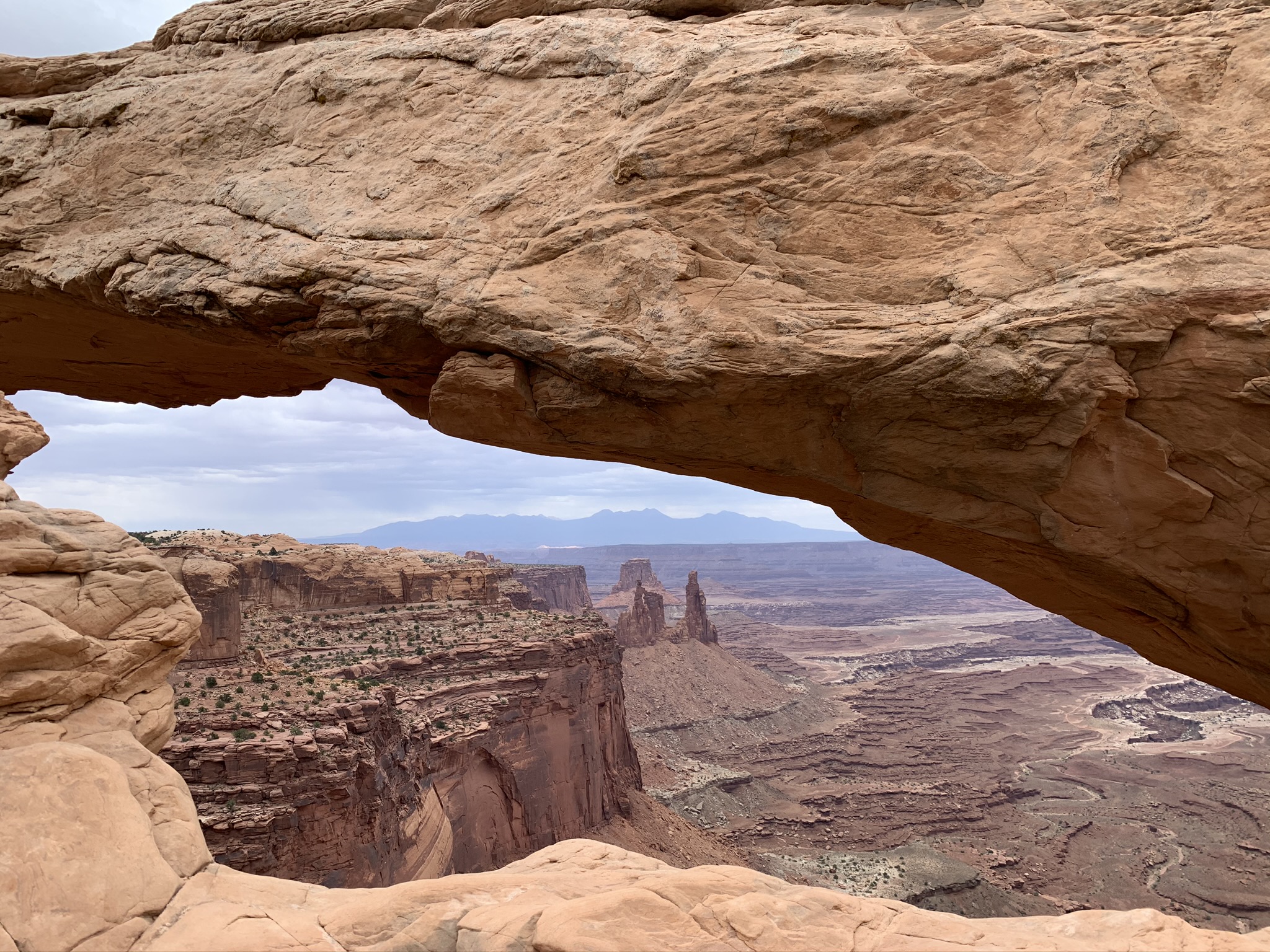 kilátás a Mesa Arch alatt