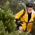 Az időskori kerékpározás jótékony hatásai
