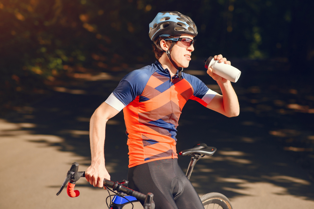 Milyen ételeket és italokat érdemes fogyasztani a kerékpározás előtt, alatt és után
