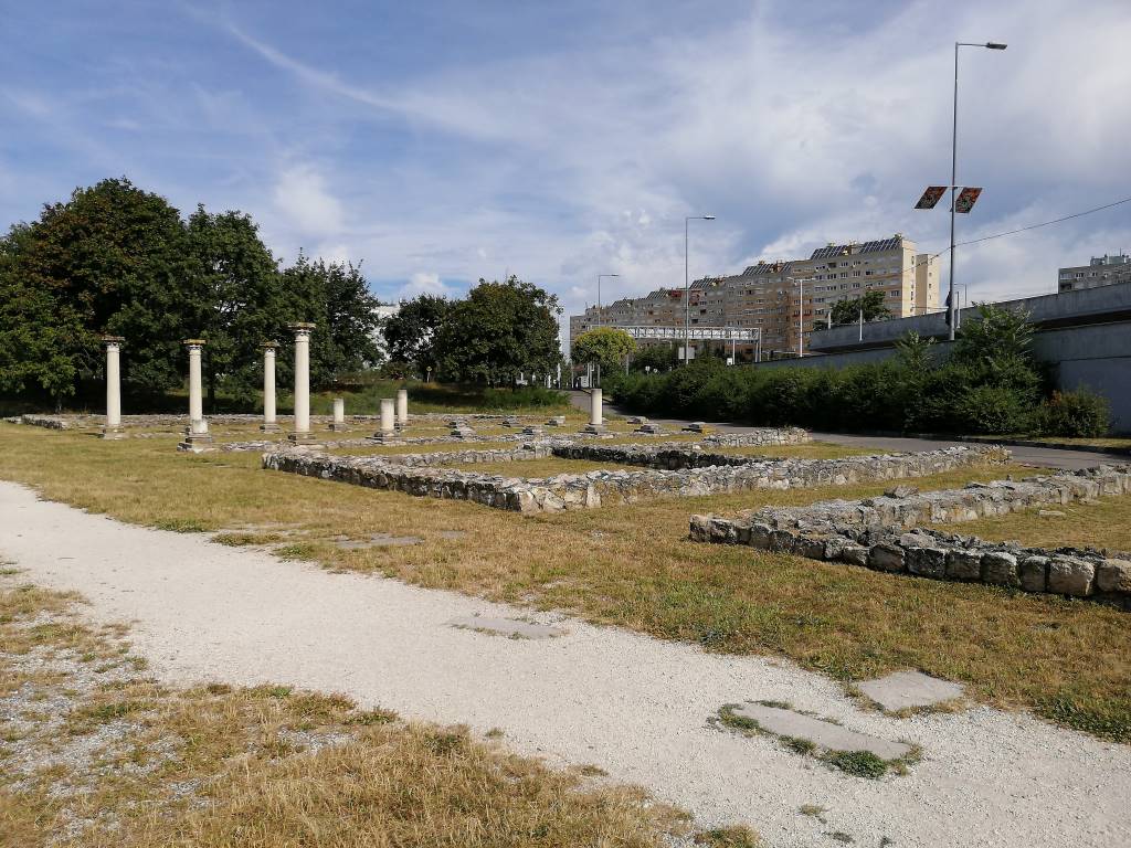 Flórián téren a római kori emlékek között - Budapest, 3. kerület